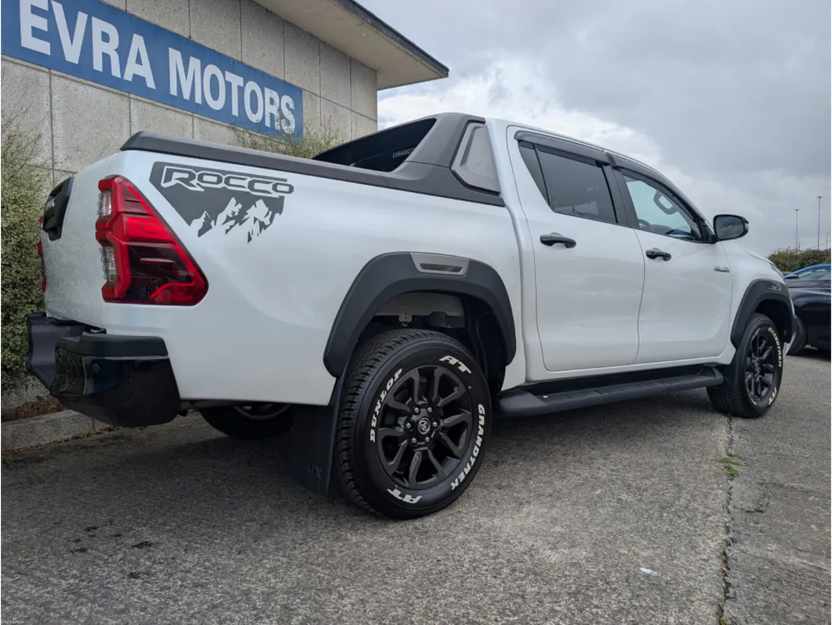 Toyota Hilux Z 4WD REVO ROCCO EDITION AUTOMATIC 2. - Image 6