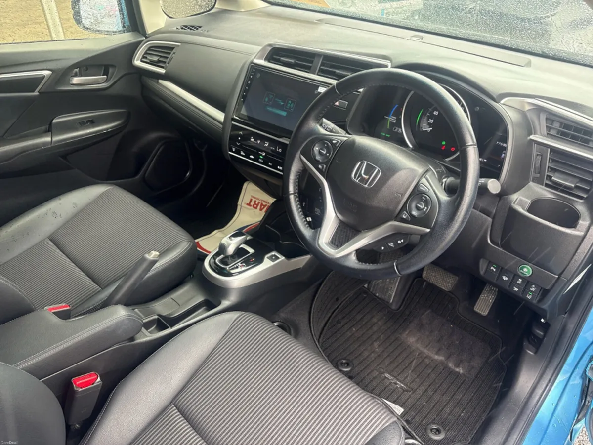 Honda Fit Hybrid Automatic - Image 6