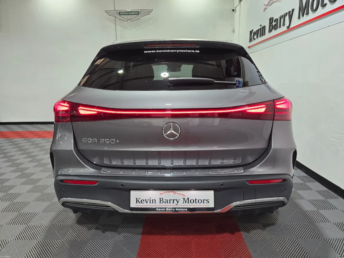 Mercedes-Benz EQA 250+ AMG LINE EXECUTIVE (70.5KWH - Image 3