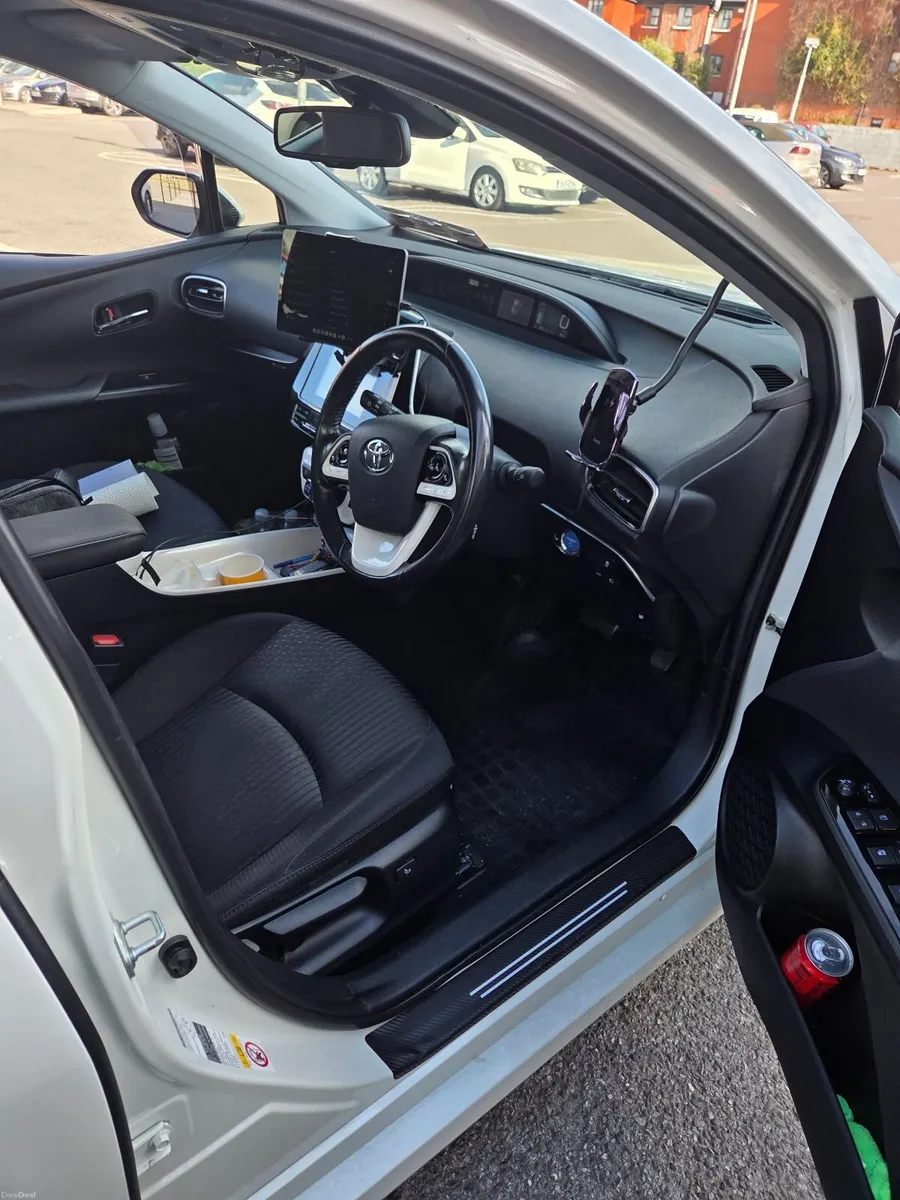 Toyota Prius 2018 Luxury - Image 4