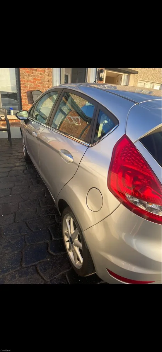 Ford fiesta titanium 1.2 petrol 2009 manual - Image 4