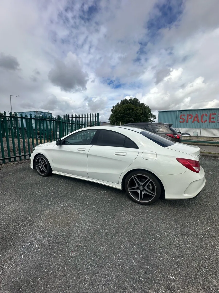 Mercedes-Benz CLA 220d AMG Line - Image 2