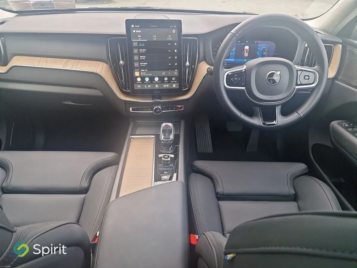 Volvo XC60 Plug In Hybrid Plus - Image 4