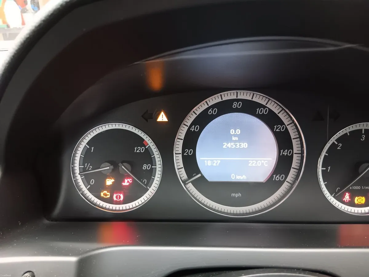 Mercedes-Benz C-Class 2010 - Image 2