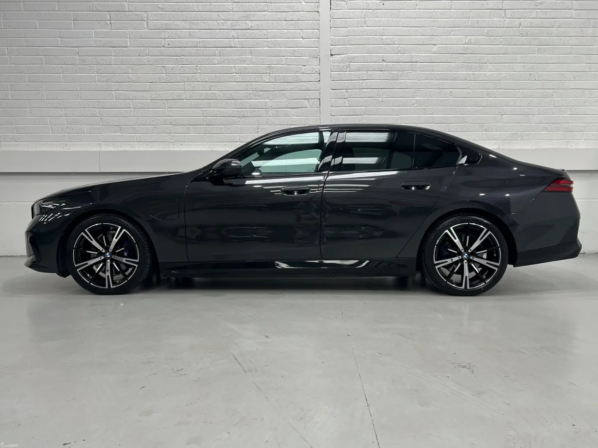 BMW 5 Series 530e M Sport Saloon | Pro & Tech Pack - Image 4