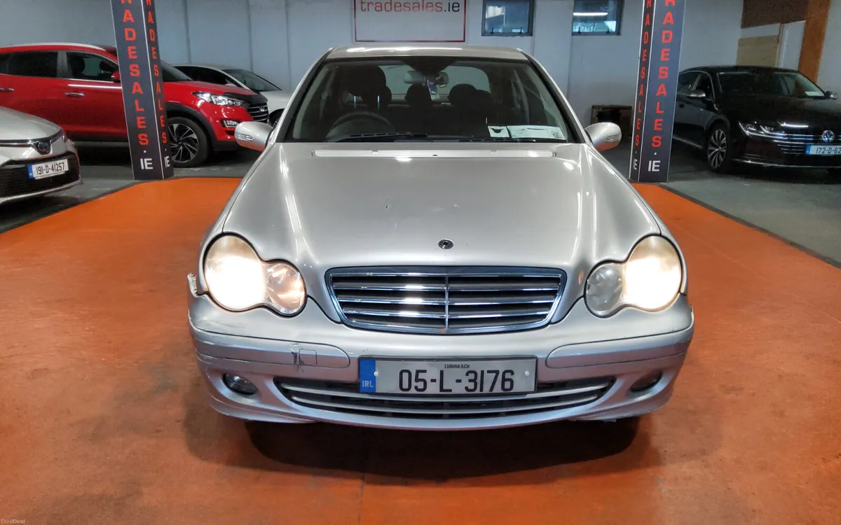 Mercedes-Benz C-Class 2005 - Image 2
