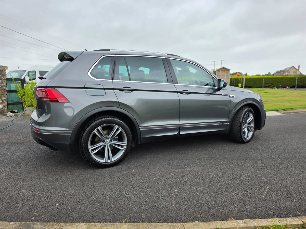 2019 VW TIGUAN R-LINE DSG PAN ROOF - Image 4