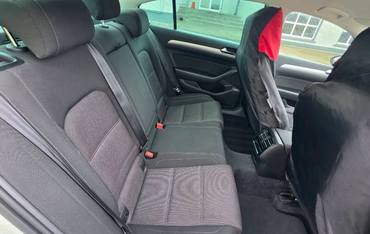 Volkswagen Passat 2.0 TDI SE Business BMT 150PS 4D - Image 6