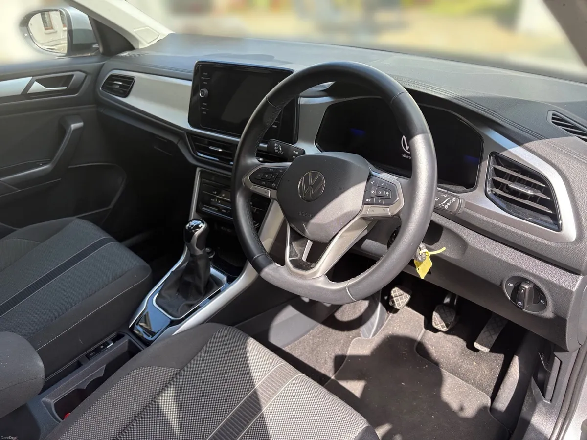 Volkswagen T-Roc 2023 - Image 2