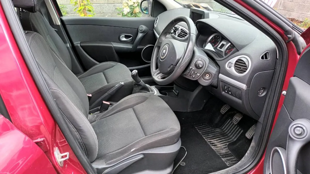 Renault Clio 1.2  2010 for sale. - Image 3