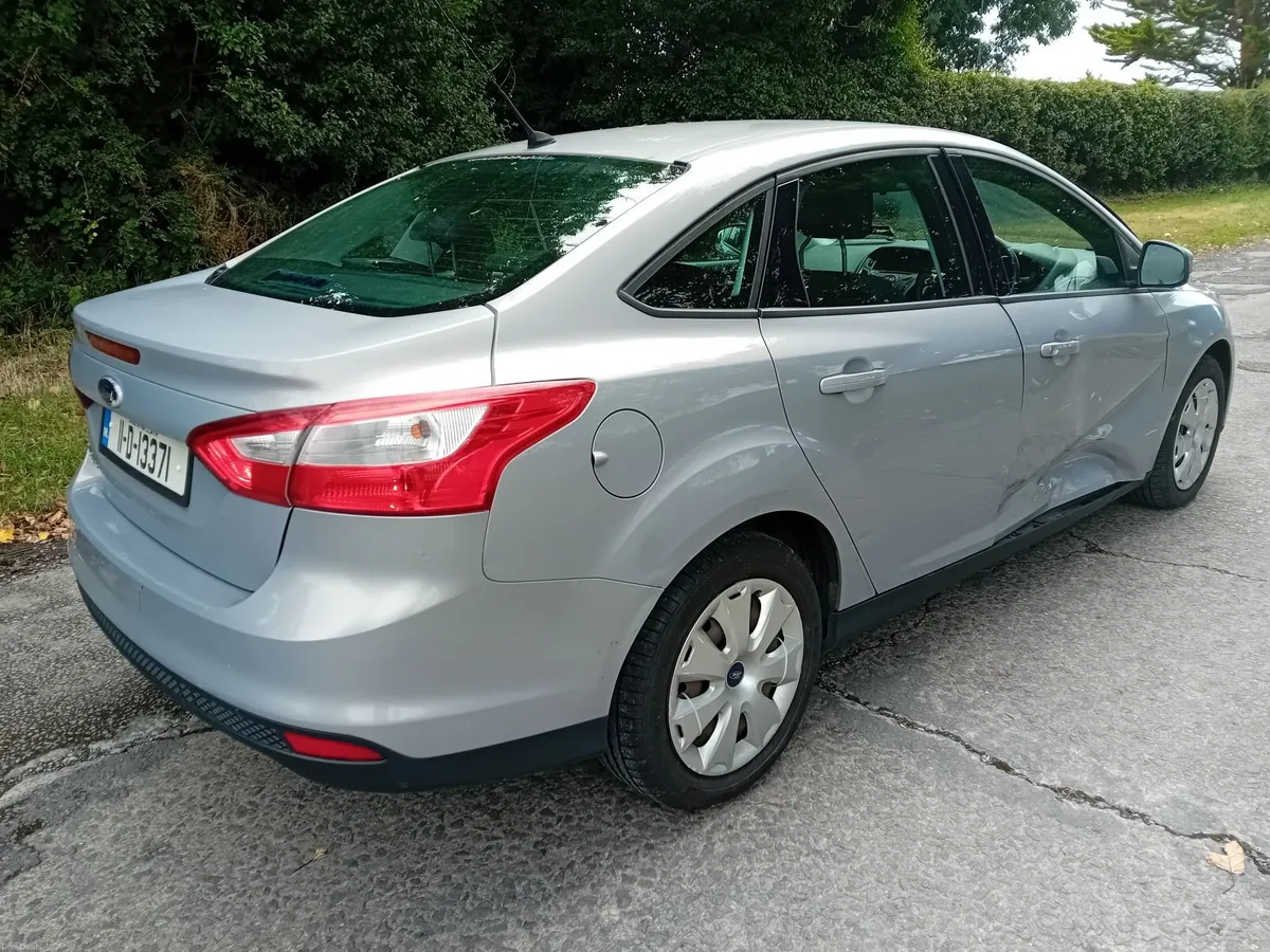 Ford Focus 2011 - Light  Damage - Image 4