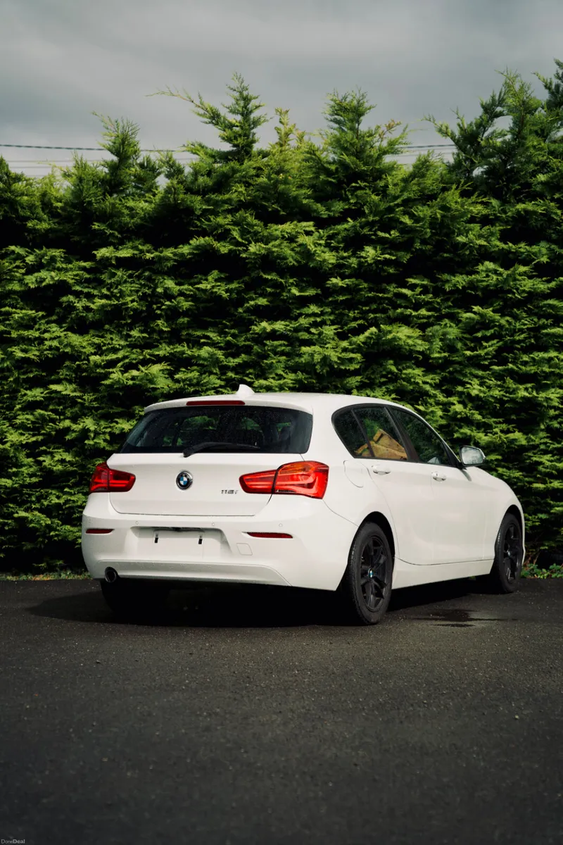 BMW 118i SE 2017 | Premium Hatchback - Image 3