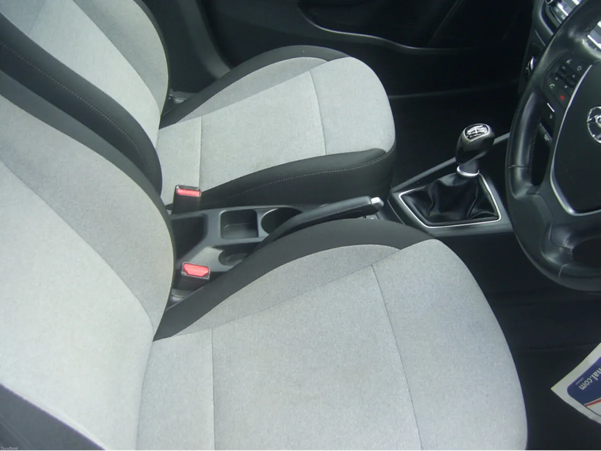 Hyundai i20 1.1 DELUXE 5DR DIESEL - Image 5