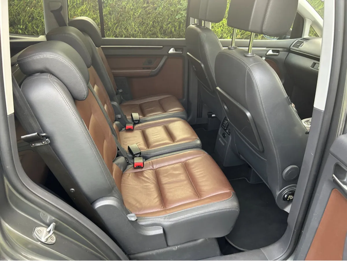 Volkswagen Touran HIGHLINE 2.0TDI/AUTO/64000KLMS// - Image 6