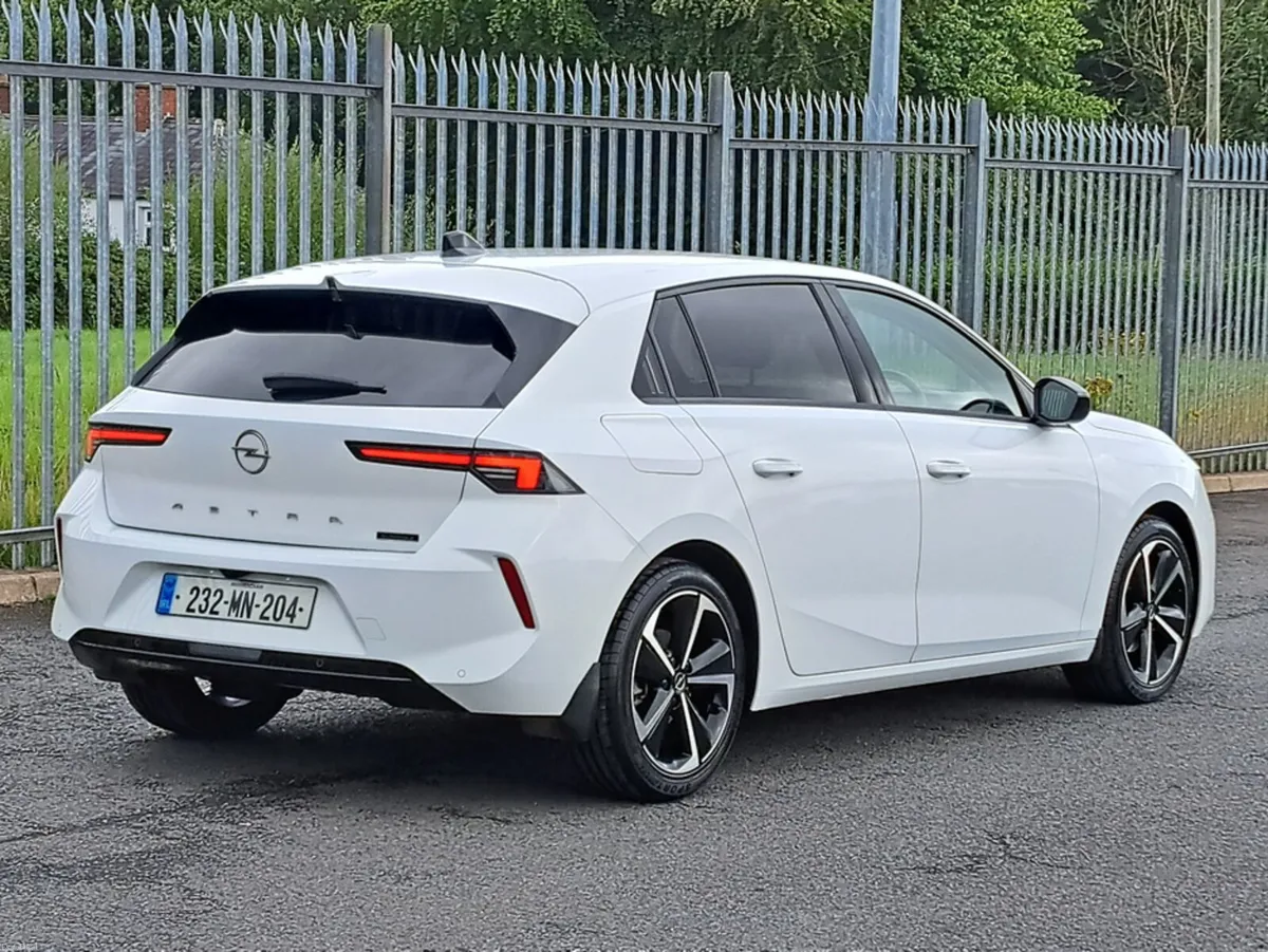 Opel Astra ELEGANCE 1.2TURBO 130BHP - Image 5