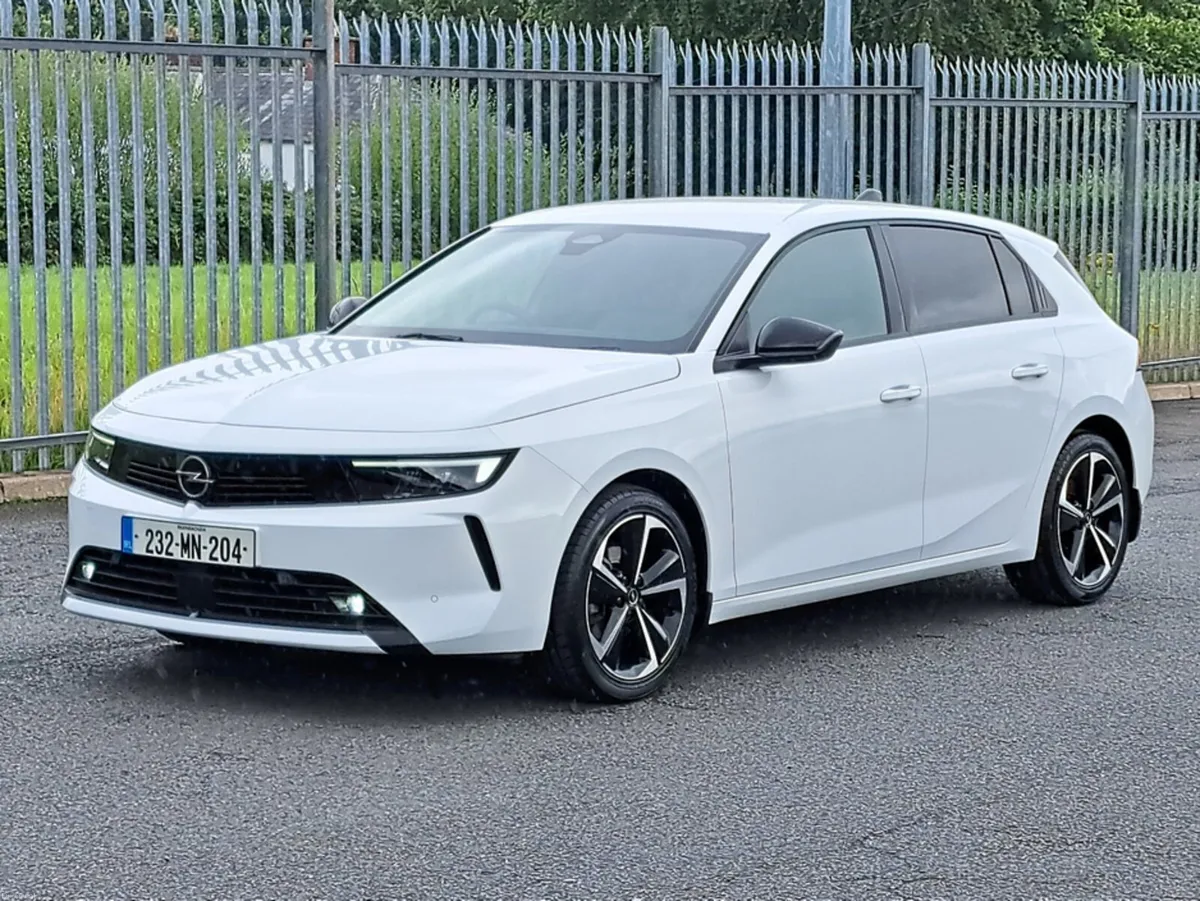 Opel Astra ELEGANCE 1.2TURBO 130BHP - Image 6
