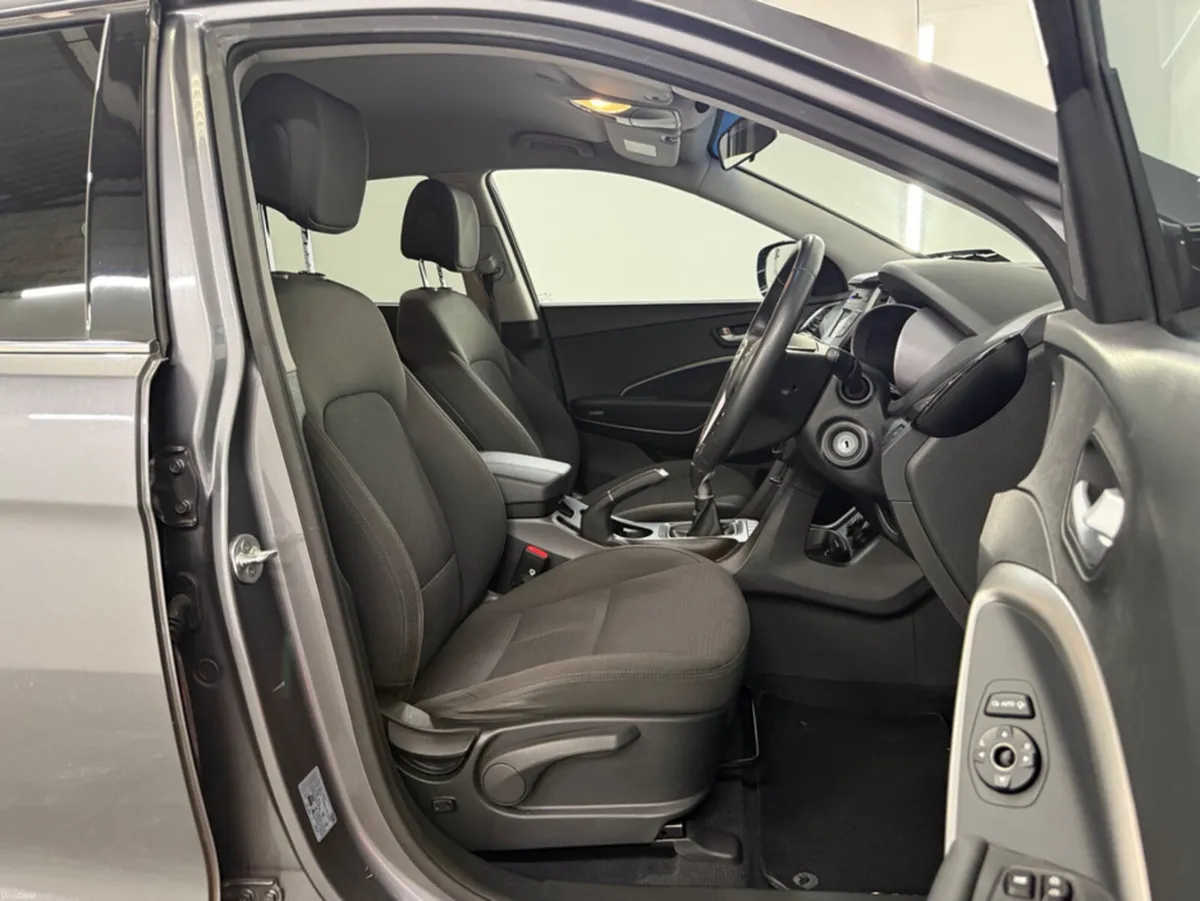 Hyundai Santa Fe 4WD SPECIAL EDITION 4 4DR - Image 4