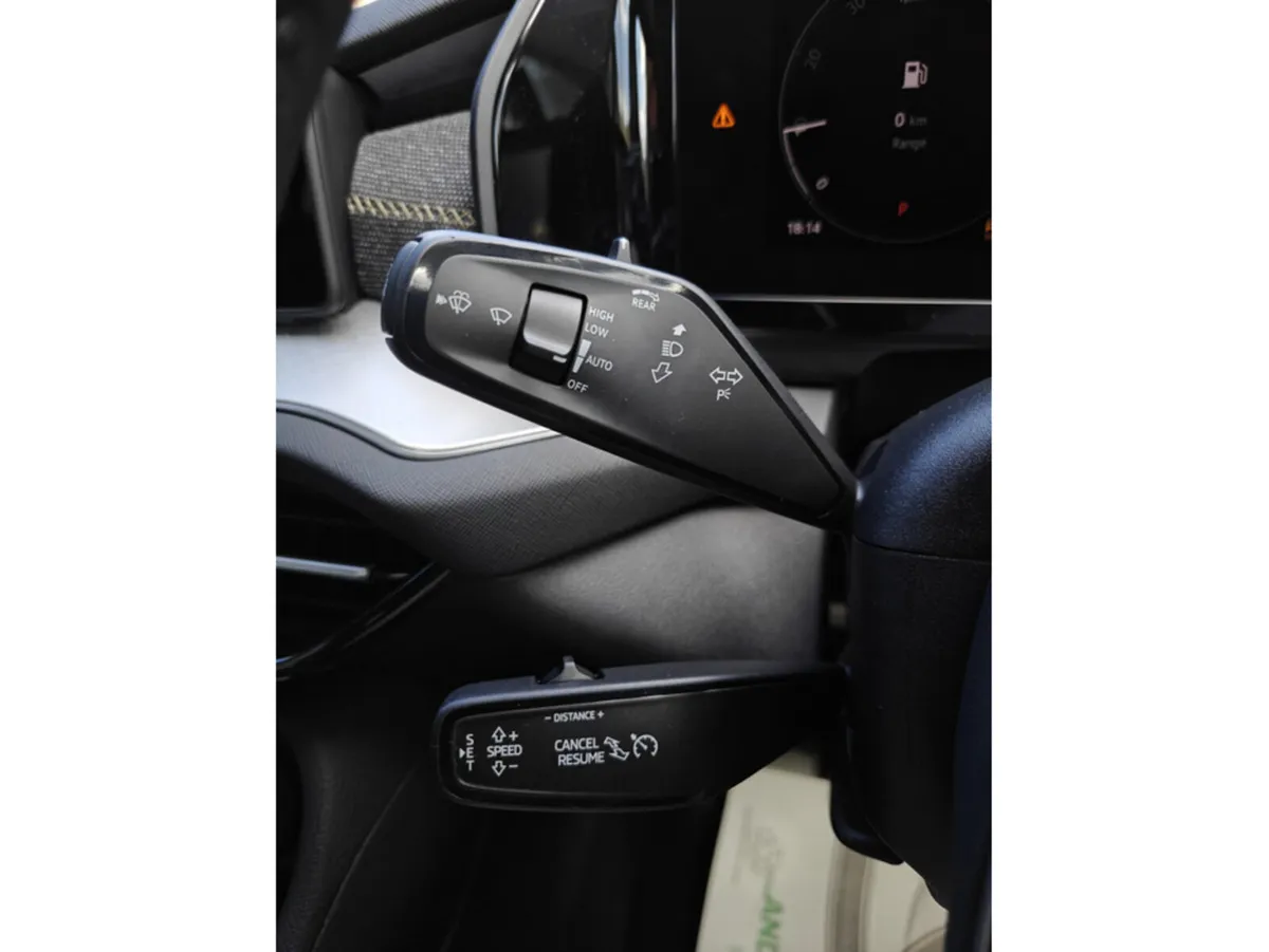 Skoda Kodiaq DSG - SUNSET GLASS - RACE BLUE - Image 3