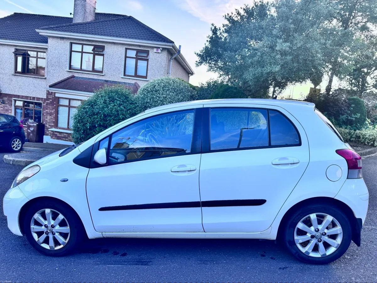 Toyota Yaris 2011 - Image 4