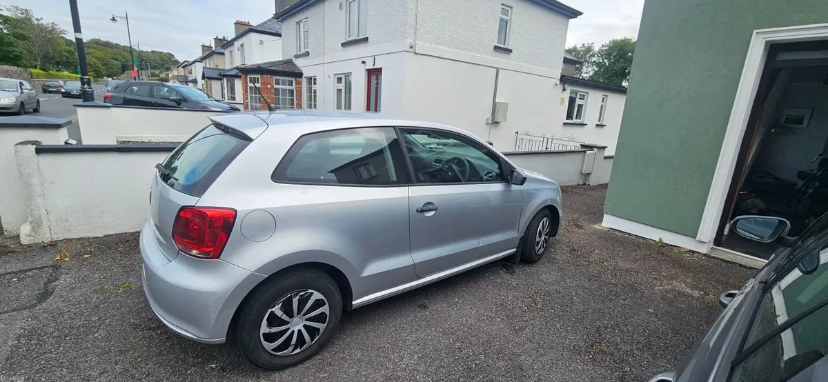Volkswagen Polo 2010 - Image 2
