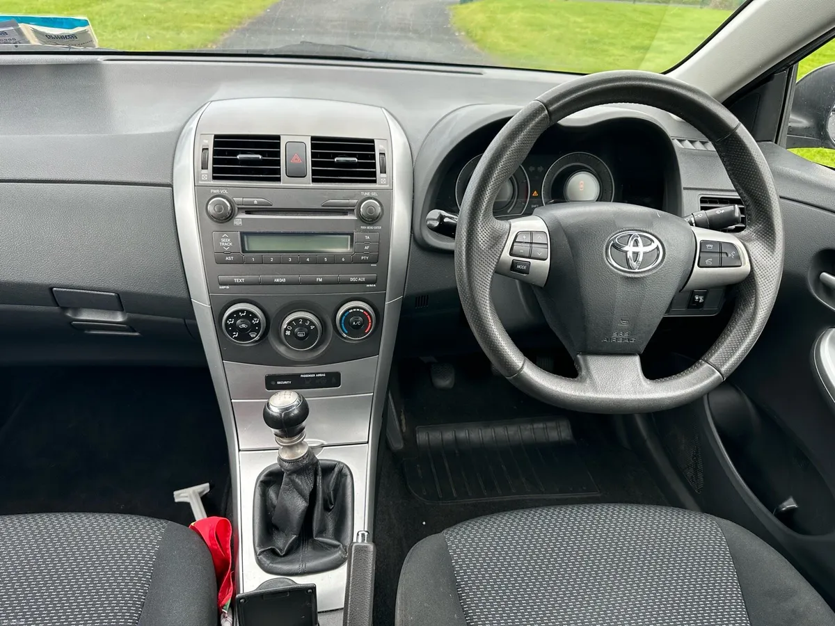 Toyota Corolla 2011 - Image 5