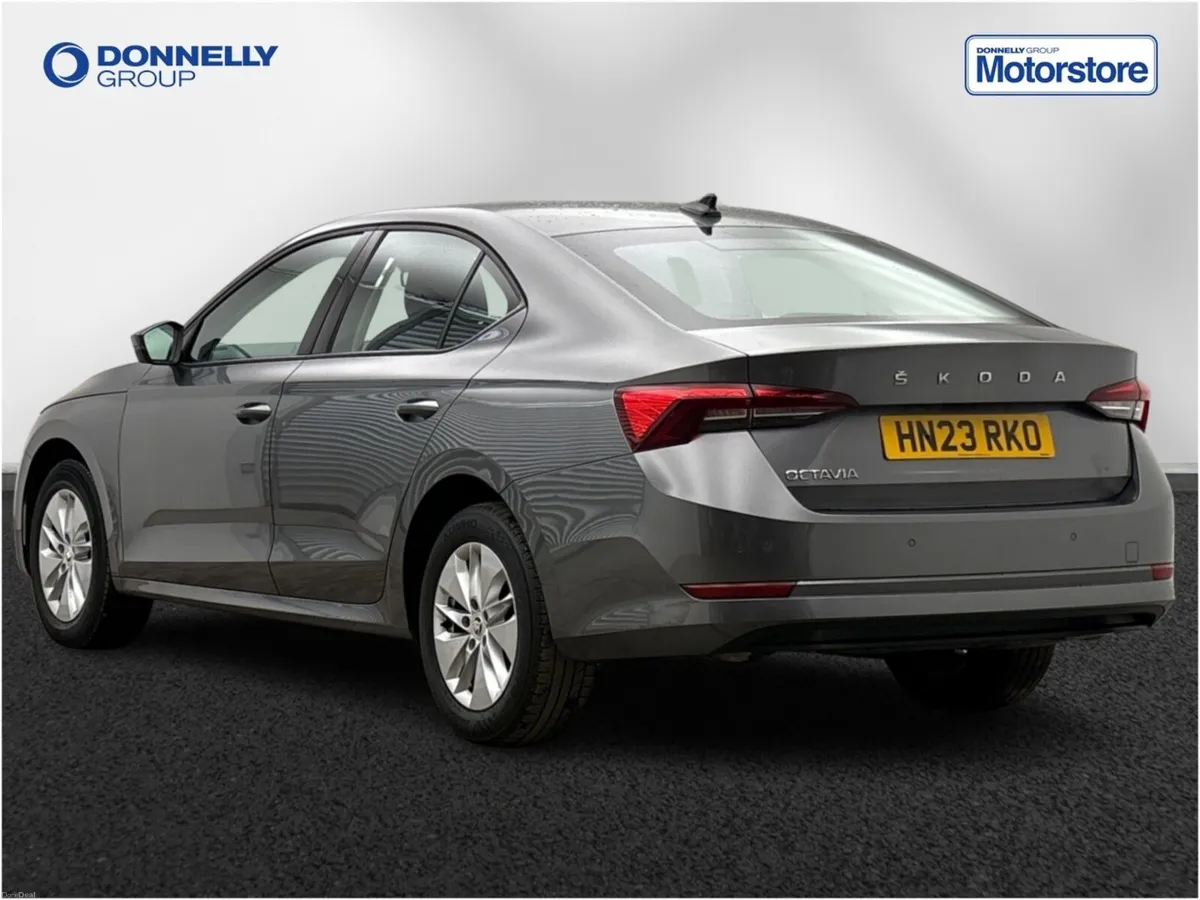 Skoda OCTAVIA Diesel Hatchback SE Technology - Image 3