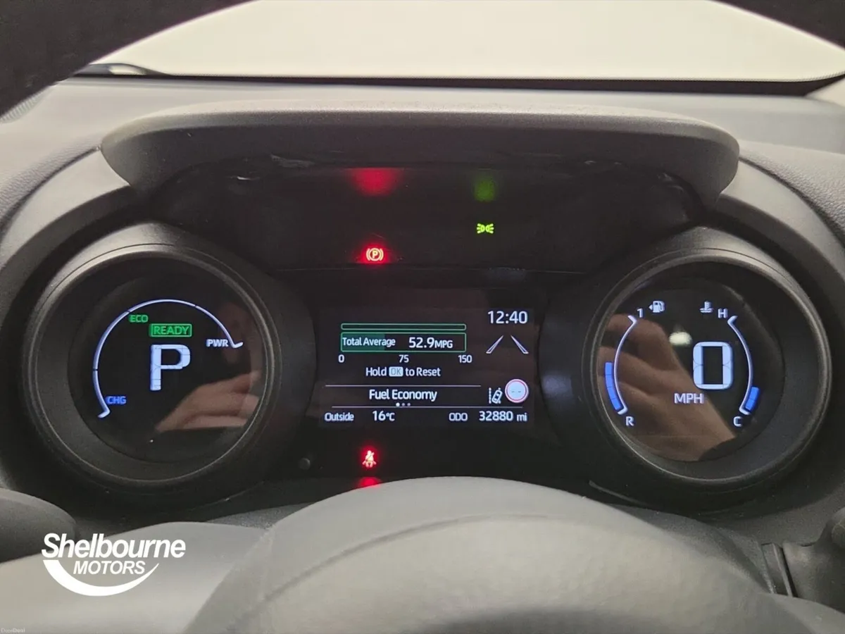 Toyota Yaris 1.5 Hybrid Design 5dr CVT - Image 6