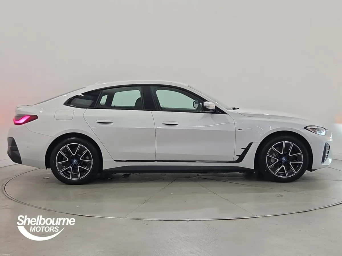 BMW i4 EDRIVE40 M SPORT - Image 3