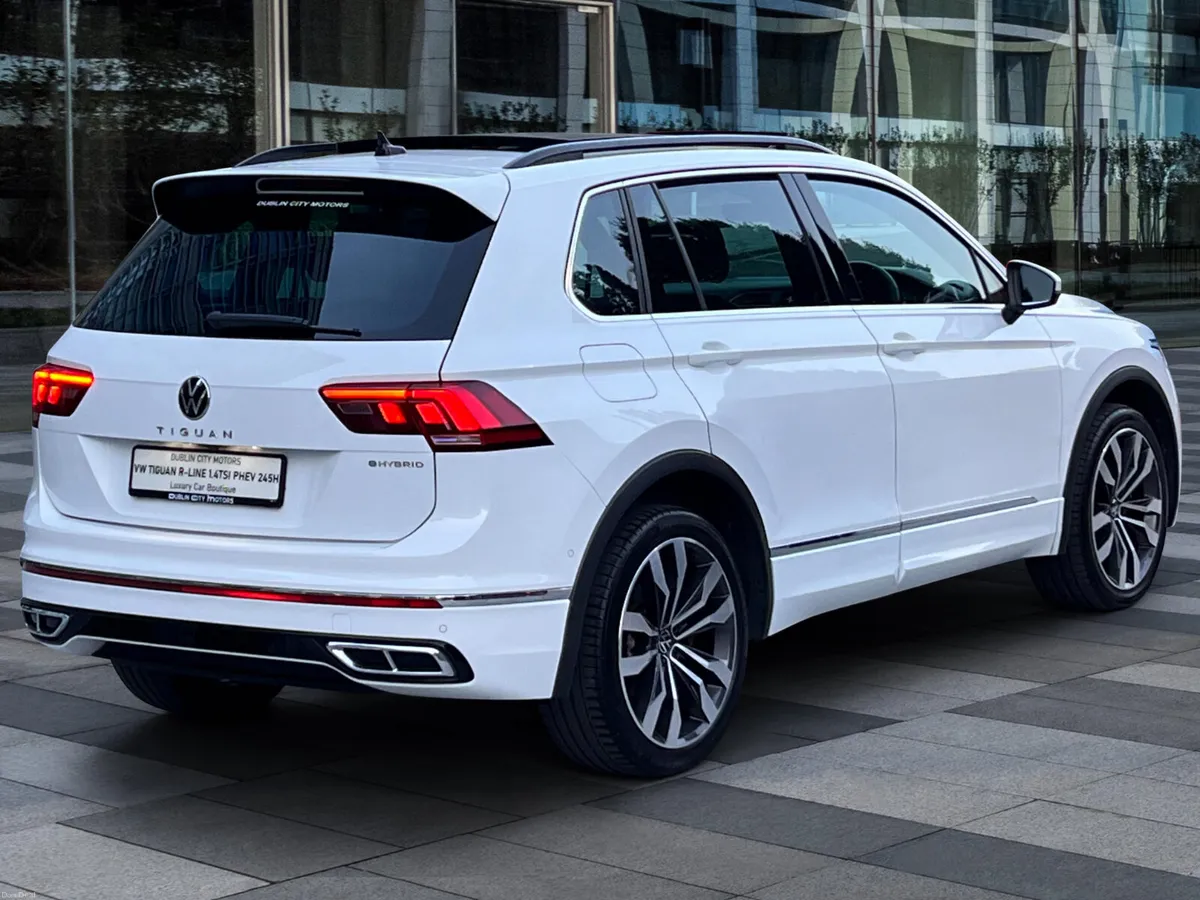 Volkswagen Tiguan R-Line 1.4TSI PHEV *Panroof* - Image 5