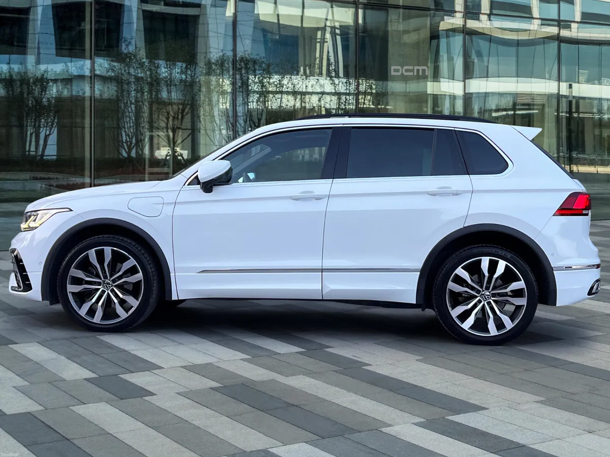 Volkswagen Tiguan R-Line 1.4TSI PHEV *Panroof* - Image 4