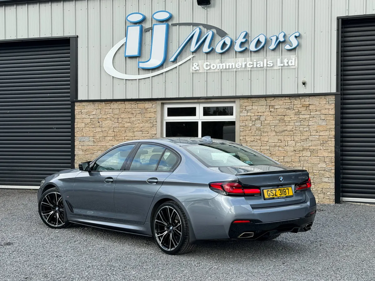 22 BMW 520D 2.0 MHT M SPORT - Image 5