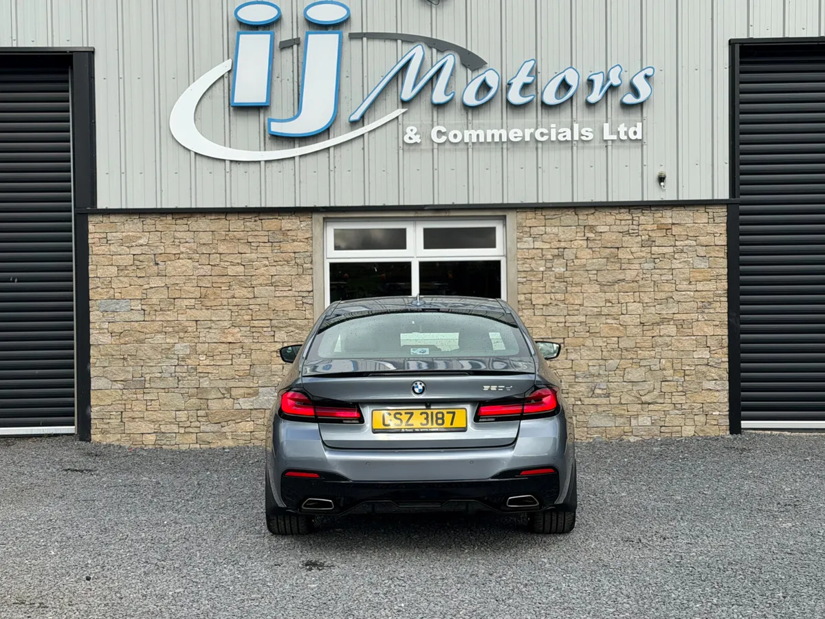 22 BMW 520D 2.0 MHT M SPORT - Image 6