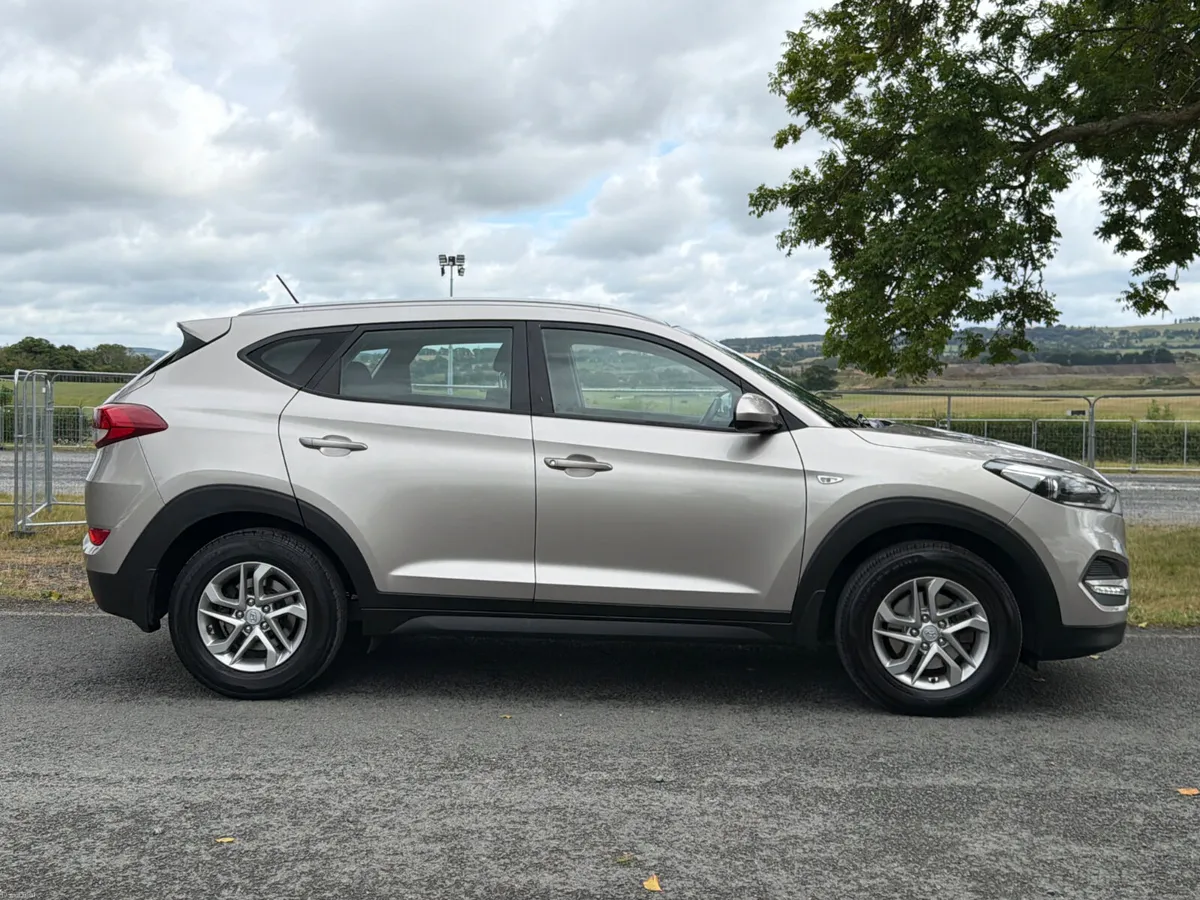 Hyundai Tucson 2016 Comfort Low Mileage - Image 3