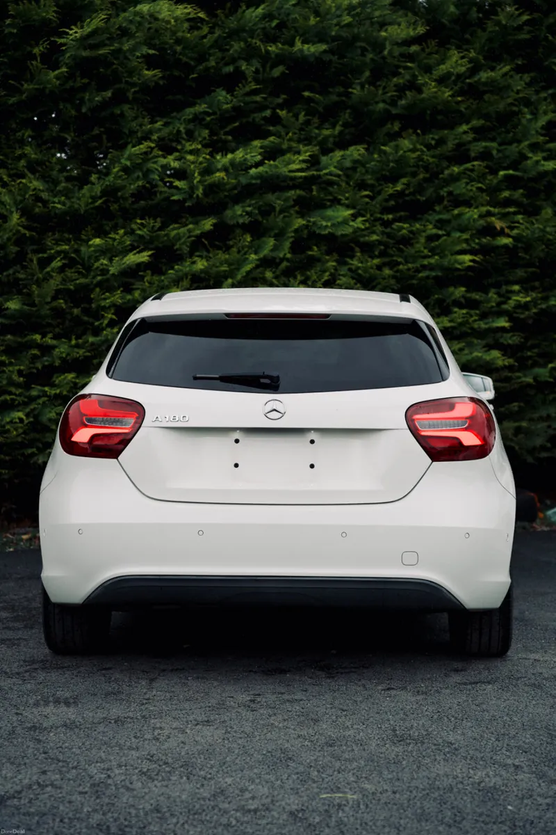 Mercedes Benz A180 2016 | Blind Spot Assist - Image 4