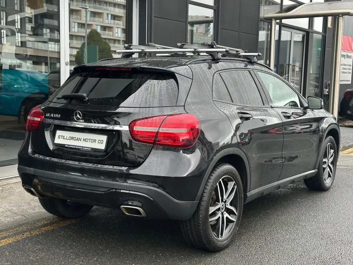 Mercedes-Benz GLA GLA 180 AMG Line Night Edition A - Image 6