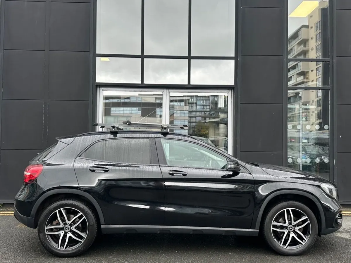 Mercedes-Benz GLA GLA 180 AMG Line Night Edition A - Image 5