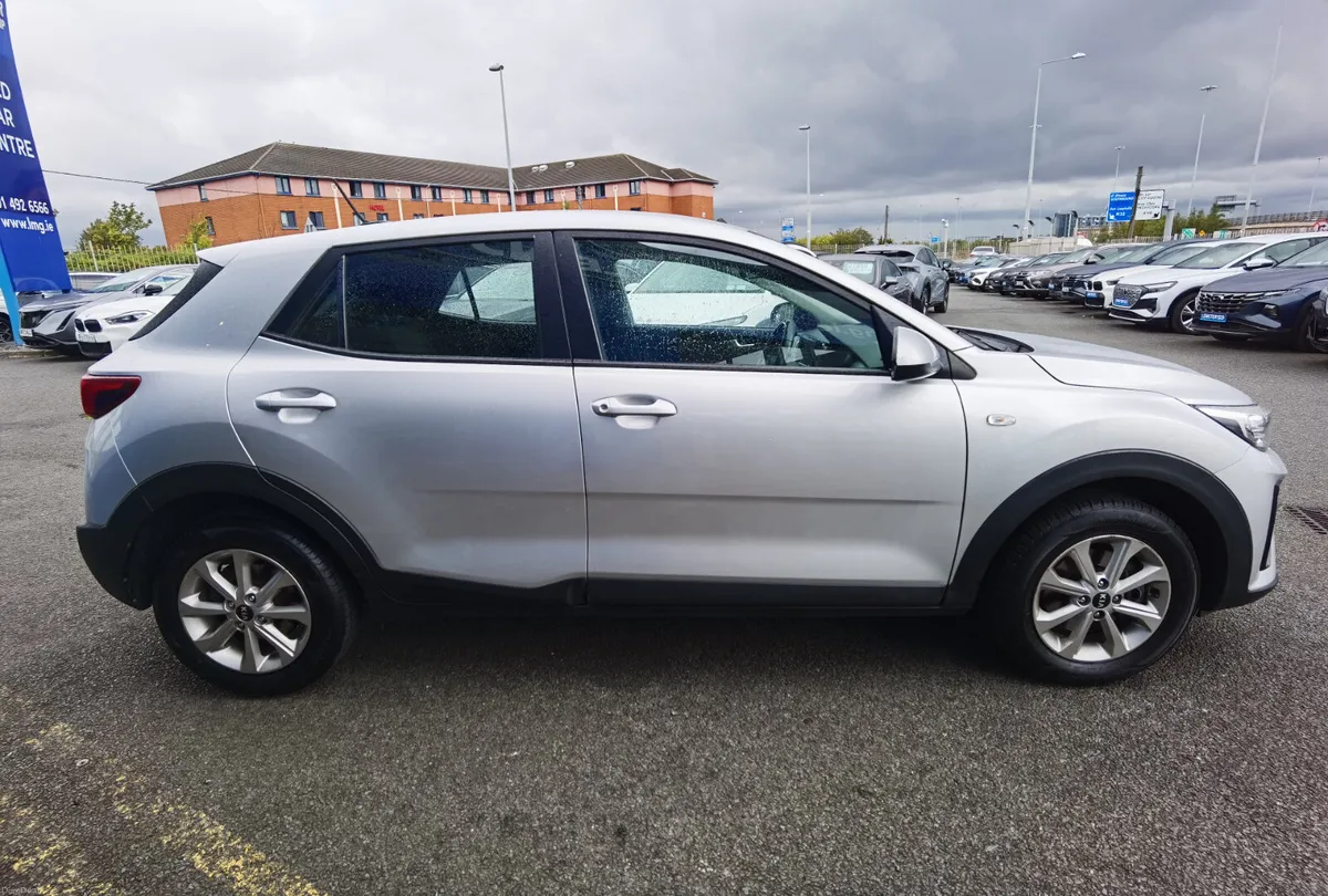 KIA STONIC K1 PETROL **APPLE CARPLAY** - Image 4