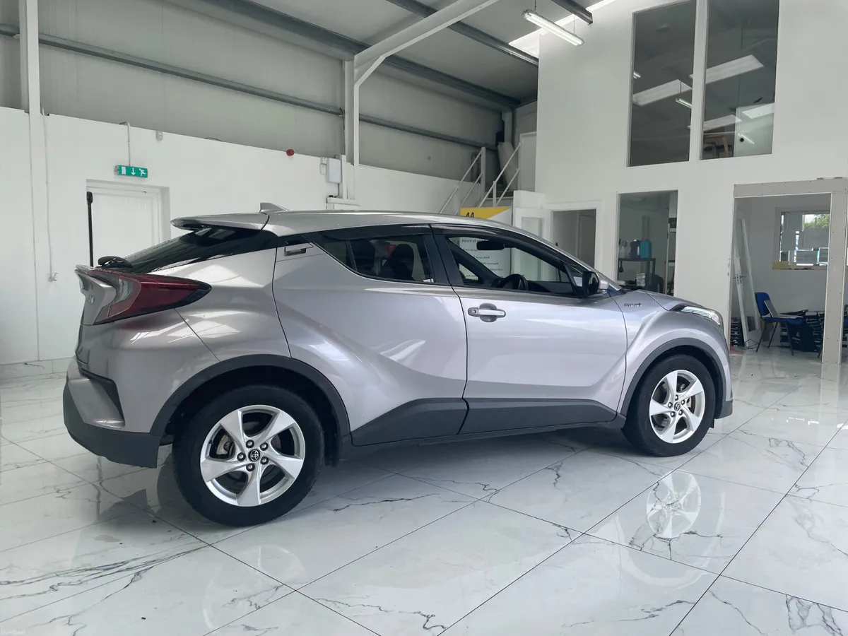 2019 Toyota C-HR auto 1.8 - Image 4
