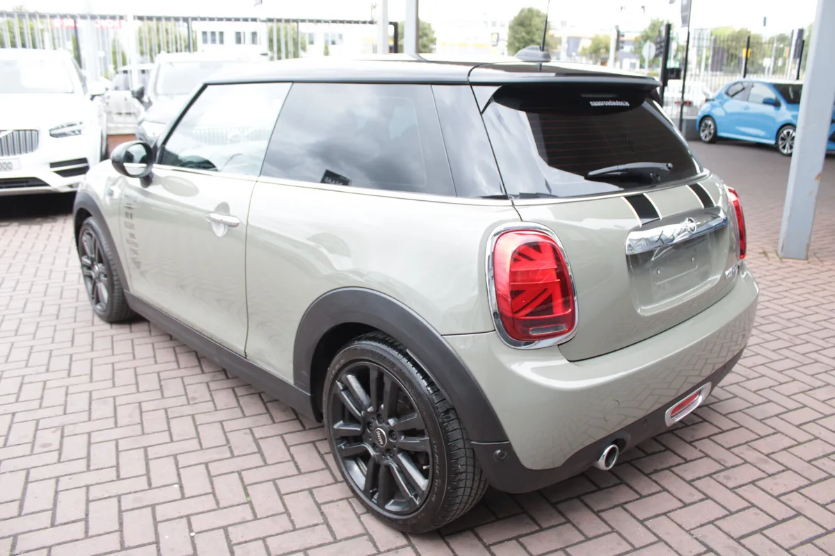 1.5D COOPER BLACK EDITION 3DR HATCHBACK AUTO // FU - Image 6