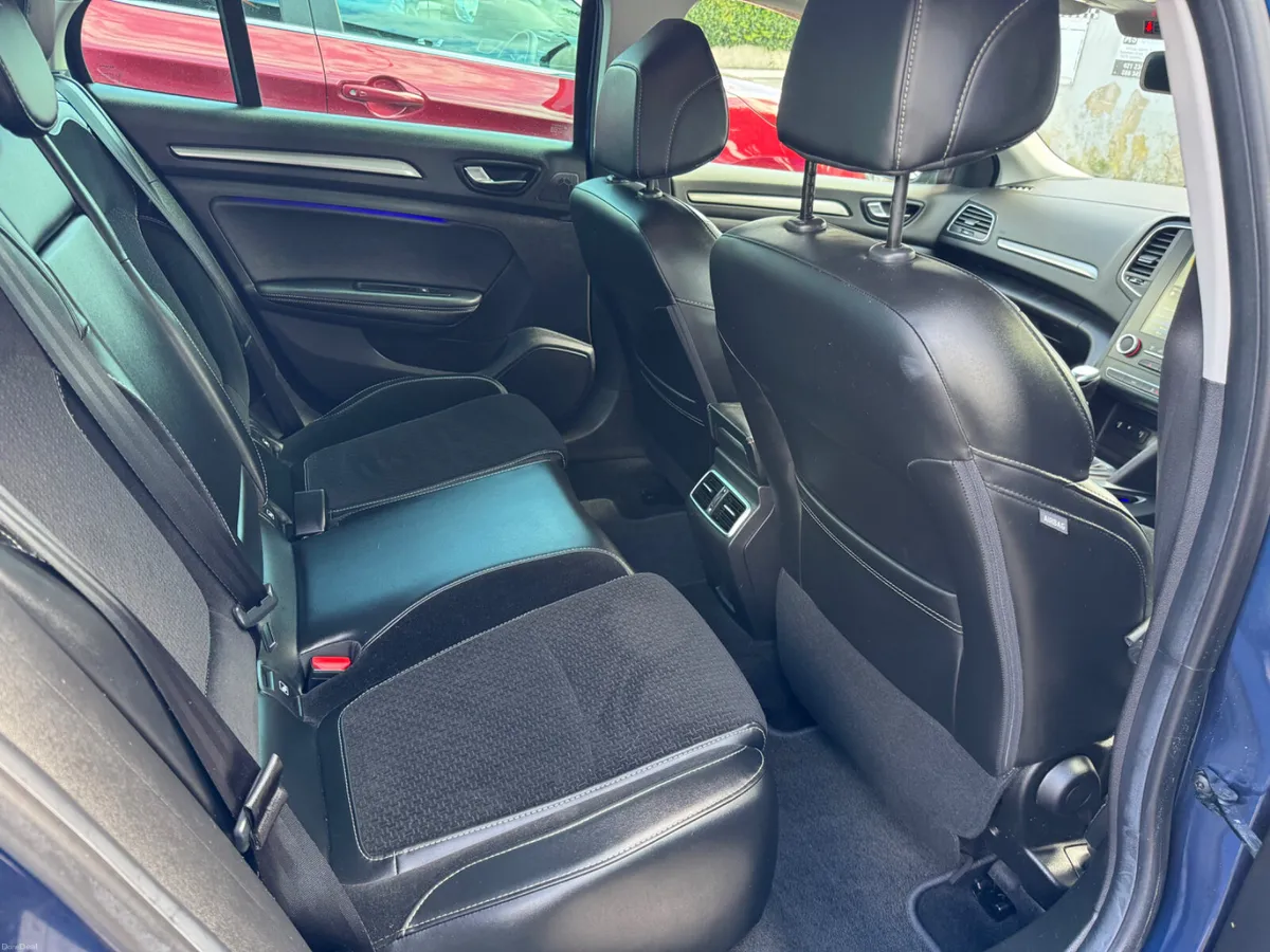 Renault Megane low mileage high spec - Image 3