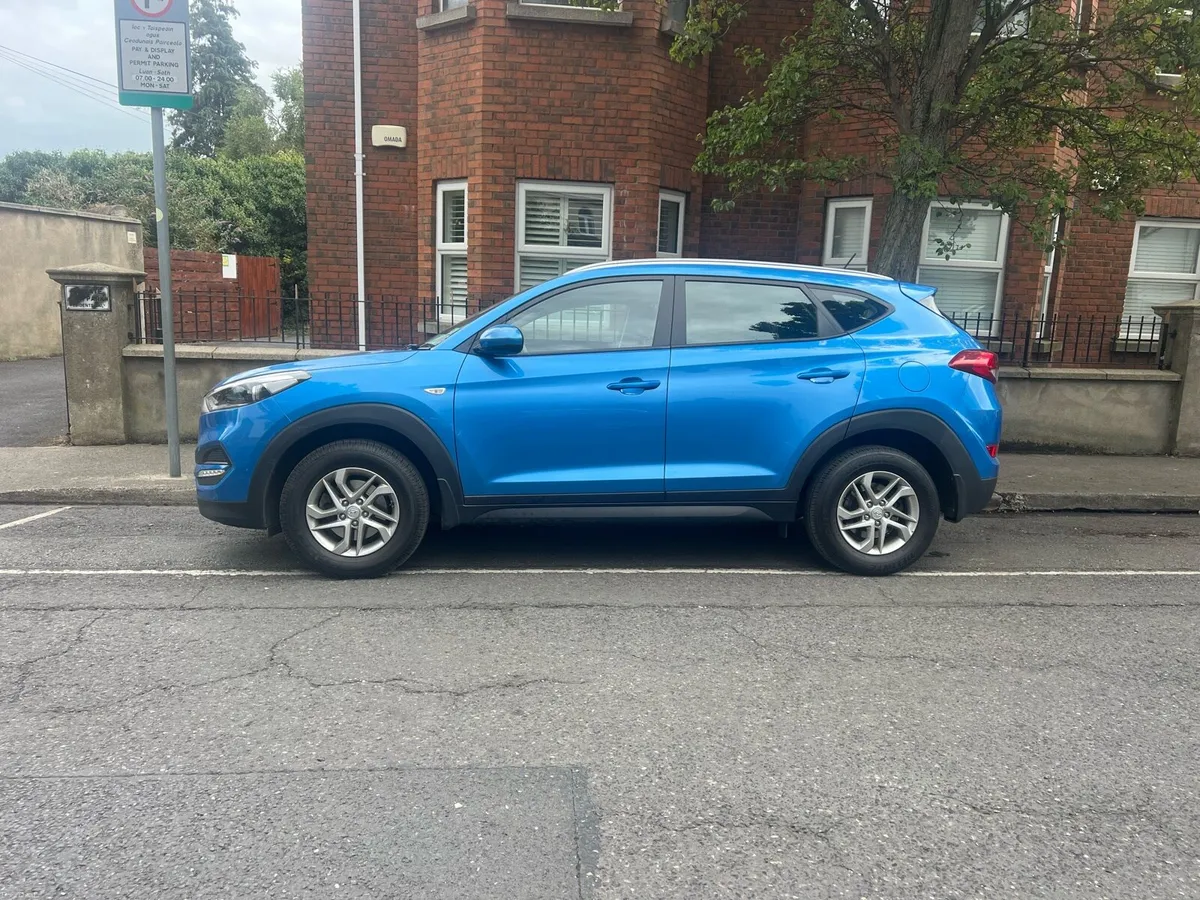 Hyundai Tucson petrol - Image 2