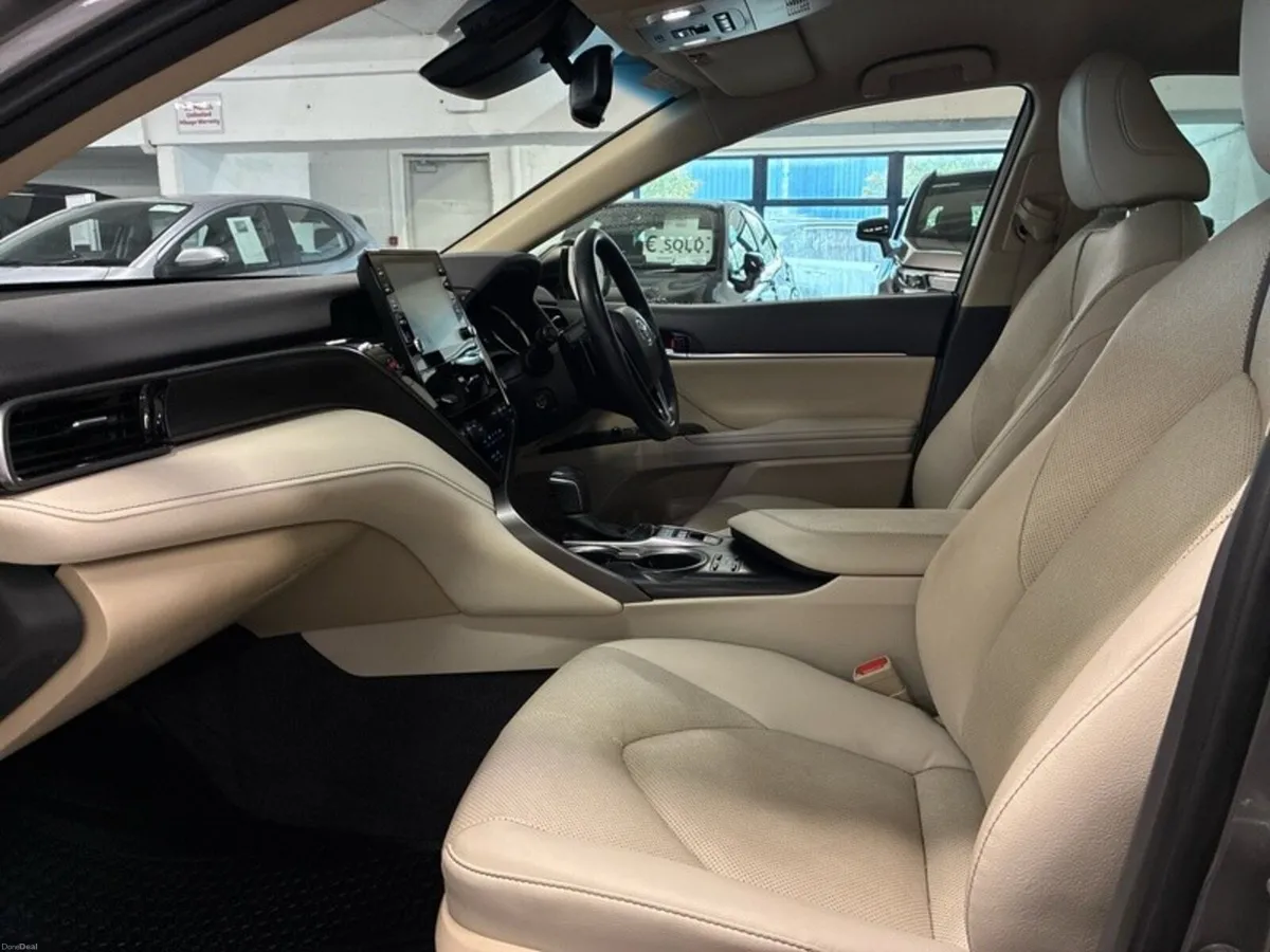Toyota Camry PLATINUM EDITION - Image 6