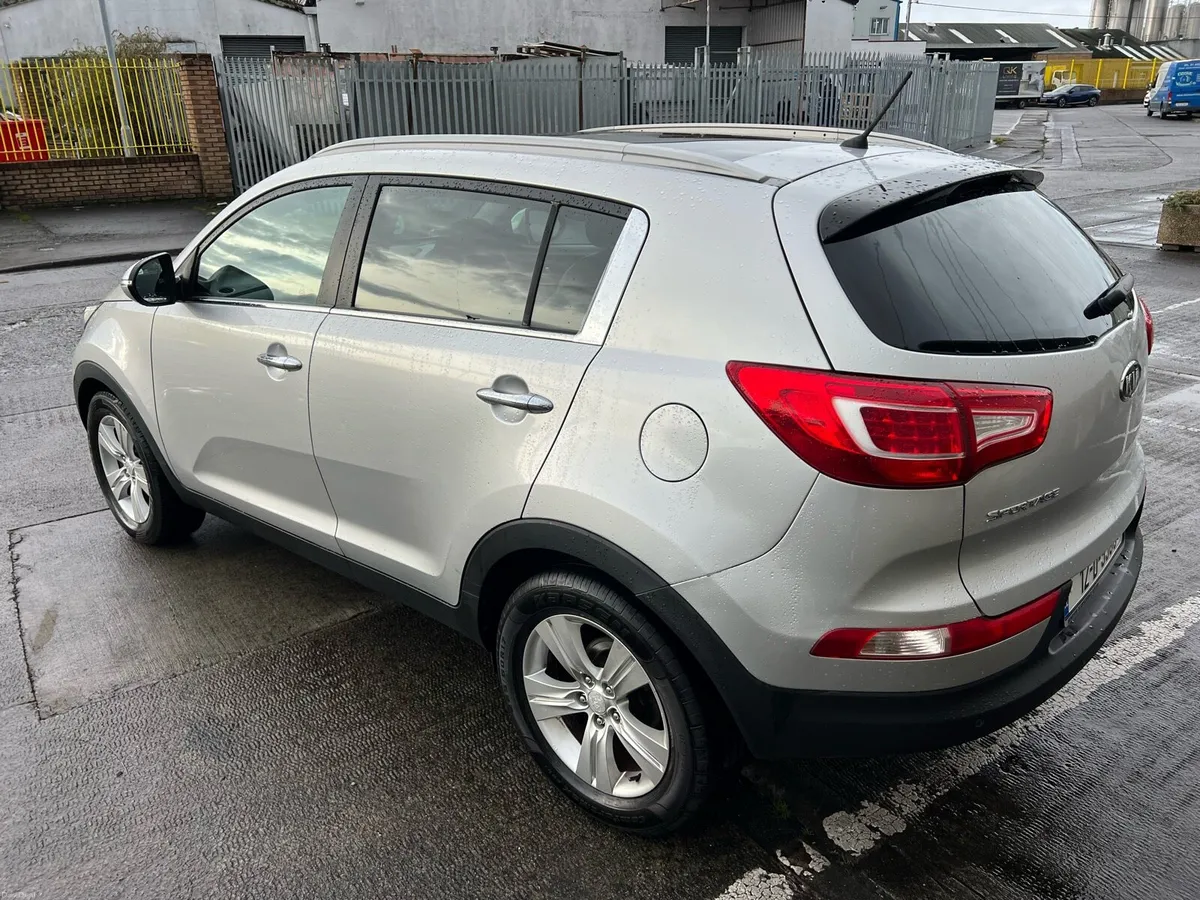 Kia Sportage 1.7 CRDI Top Spec Glass roof - Image 4