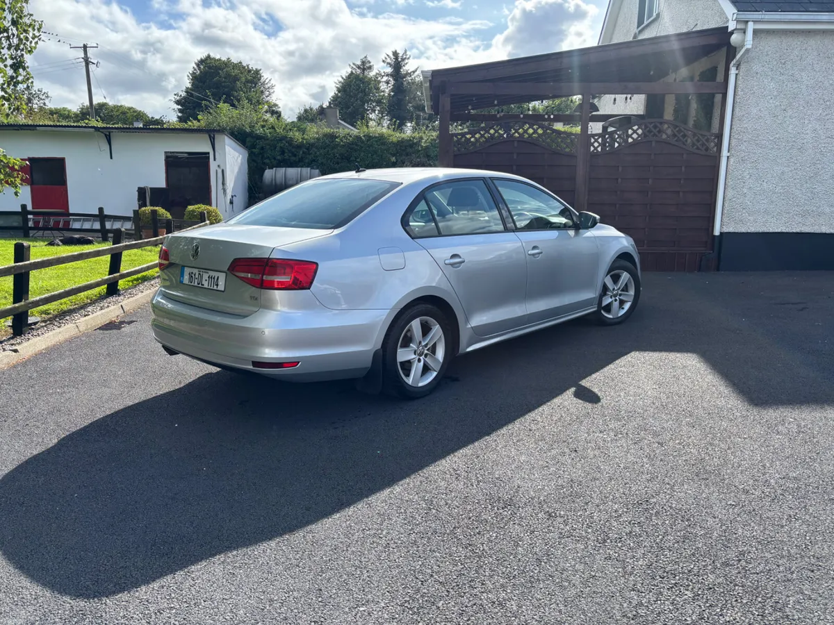 Volkswagen Jetta 2016 2.0 L DIESEL - Image 5