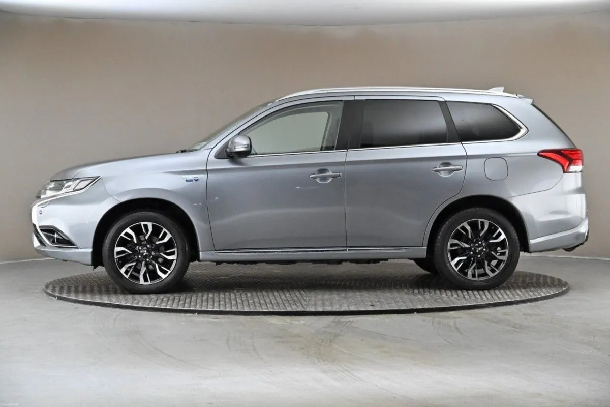 Mitsubishi Outlander  2.0 PHEW MIVEC **PARK SENSOR - Image 5