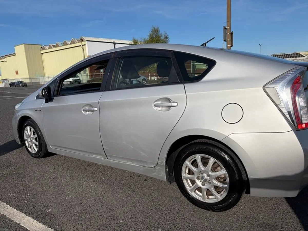 2014 Toyota Prius - Image 3