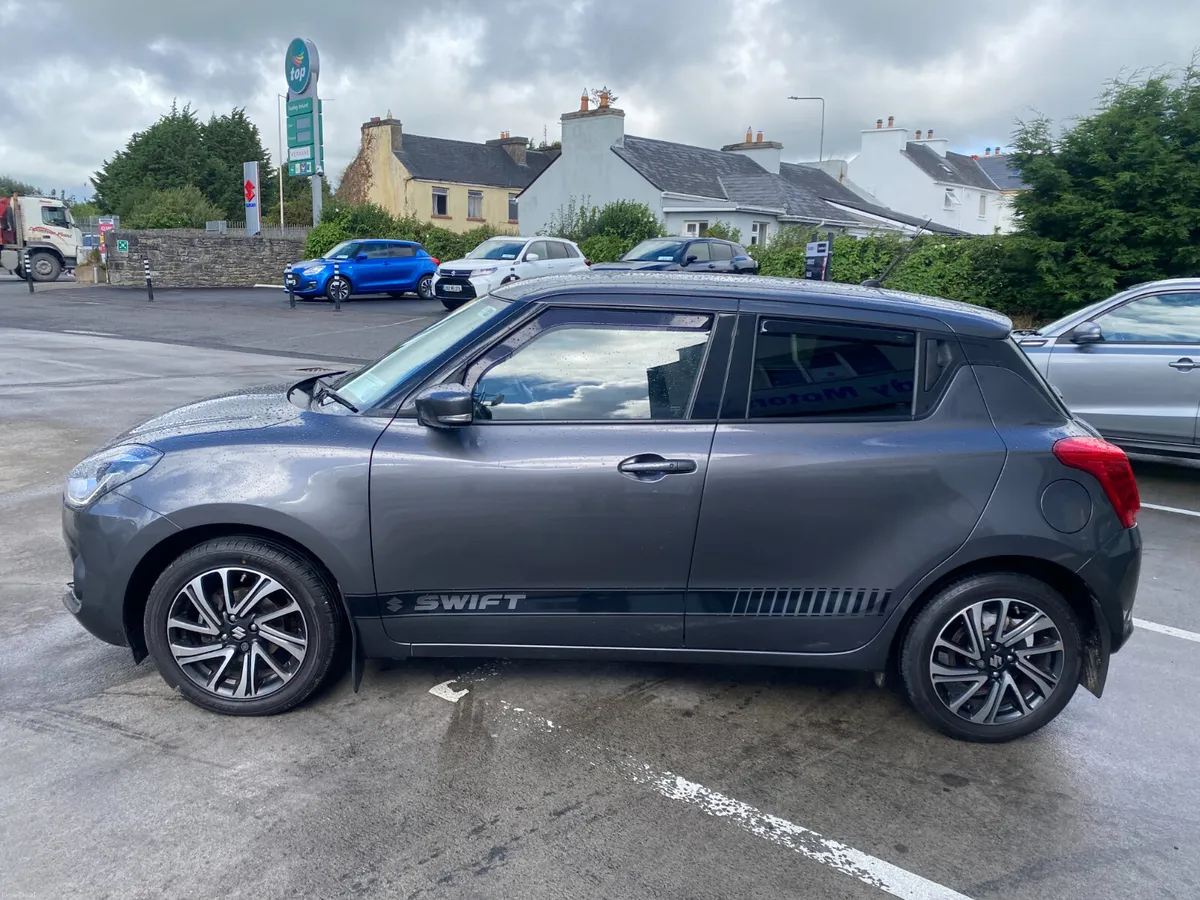 Suzuki Swift 1.2 Hybrid SZ5 MT - Image 5