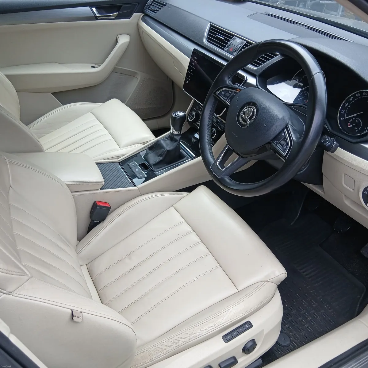Skoda Superb Style 2018 1.6L Diesel  with tow bar - Image 4