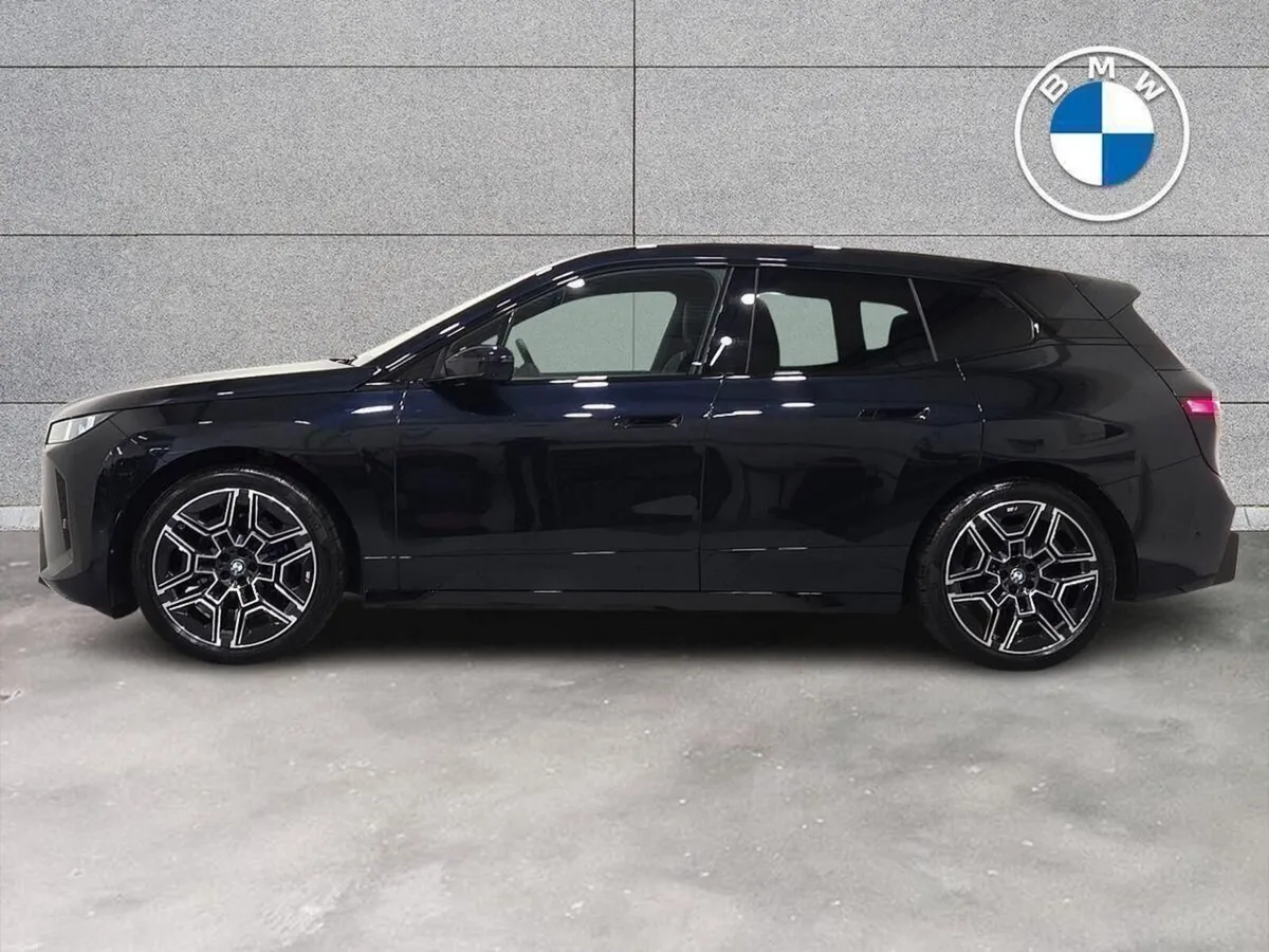 BMW iX xDrive45 M Sport - Image 3