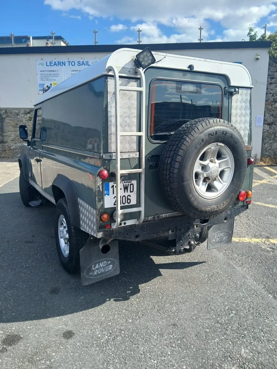 Land Rover Defender 2011 - Image 6
